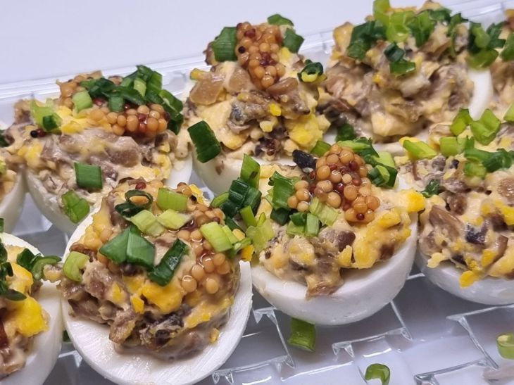 Cómo cortar un huevo perfectamente por la mitad sin dañar la yema: un interesante truco culinario huevos