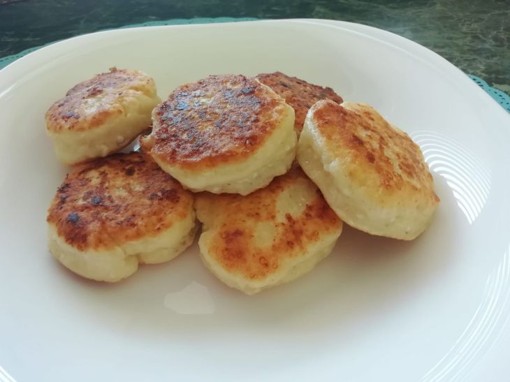 Cheesecakes are falling apart: main reasons named syrniki