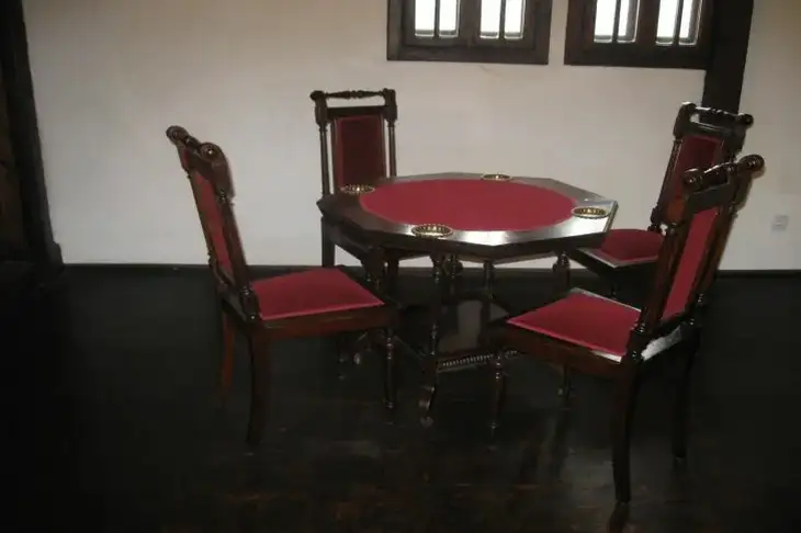 How to disguise scratches and chips on wooden furniture: a proven remedy Furniture