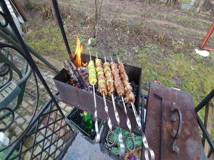 Die wichtigsten Regeln für saftigen und leckeren Döner: Es gibt nur drei davon – nicht jeder Dönerhersteller kennt sie Spieße