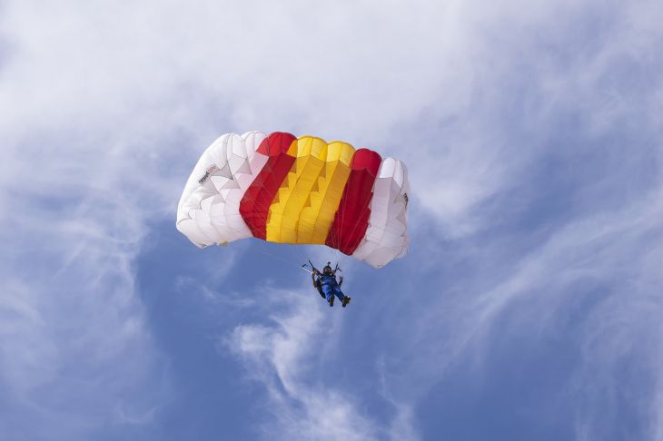 The world's first parachute jump from the stratosphere has been made: the speed of the parachutist's fall has been named Parachute