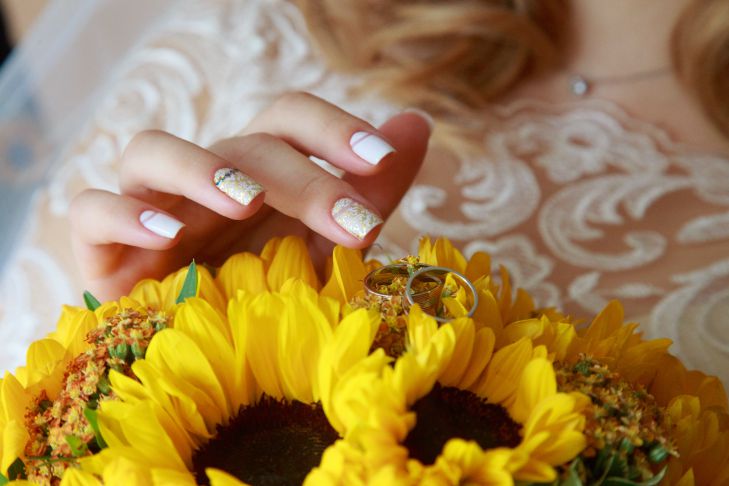 What goes well with yellow in the interior: designers revealed 3 secrets yellow