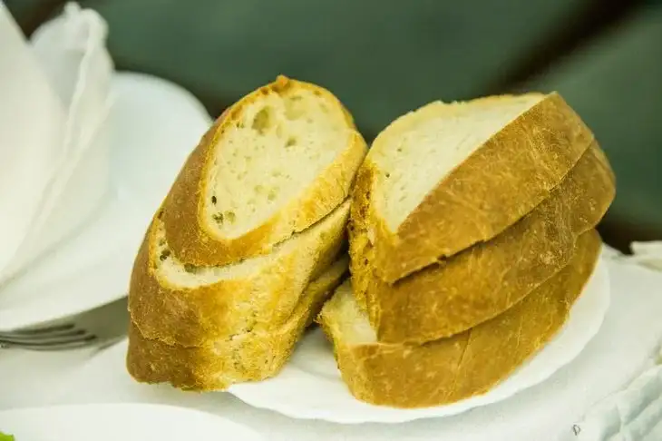 How Bread and Bank Cards Can Help with Cleaning: You Can't Guess Without a Hint Bread