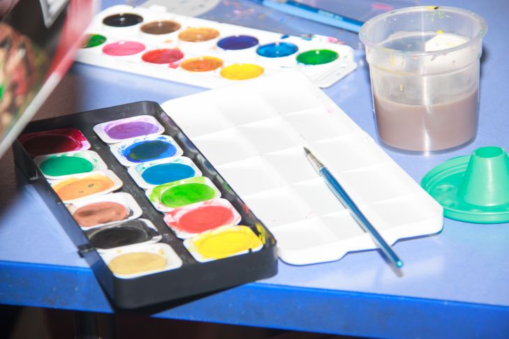 How to remove paint stains from clothes: not everyone knows about it dye