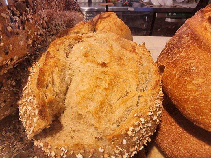 What to put in a bread bin to keep bread from going moldy in the summer: everyone has it in their home bread