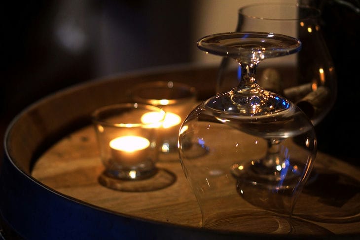 How old is the world's oldest cognac: the price is also impressive - a collector bought it for 140 thousand euros Glasses