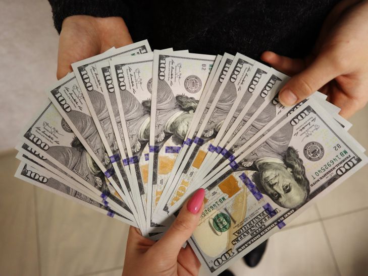 Don't Buy Dollars: Katasonov Warns Russians Against Participating in Global Scam money