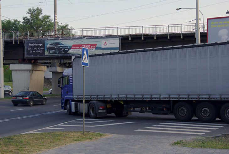 Die belarussische Regierung hat den Export einiger Industriegüter aus dem Land verboten ein LKW