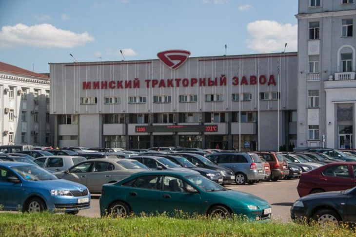 Machine adjusters and trimmers - up to 3,000 rubles. MTZ calls thousands of Belarusians for highly paid work factory