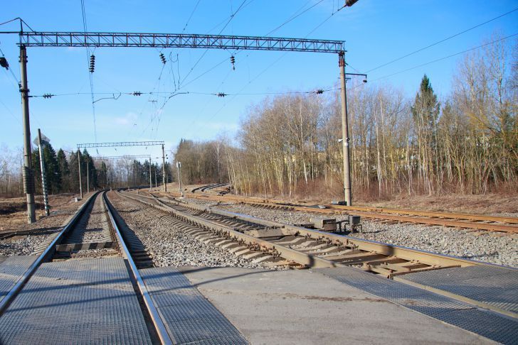 In Belarus, the Mogilev-Kommunary train was stopped for almost an hour, people were transferred. What happened rails