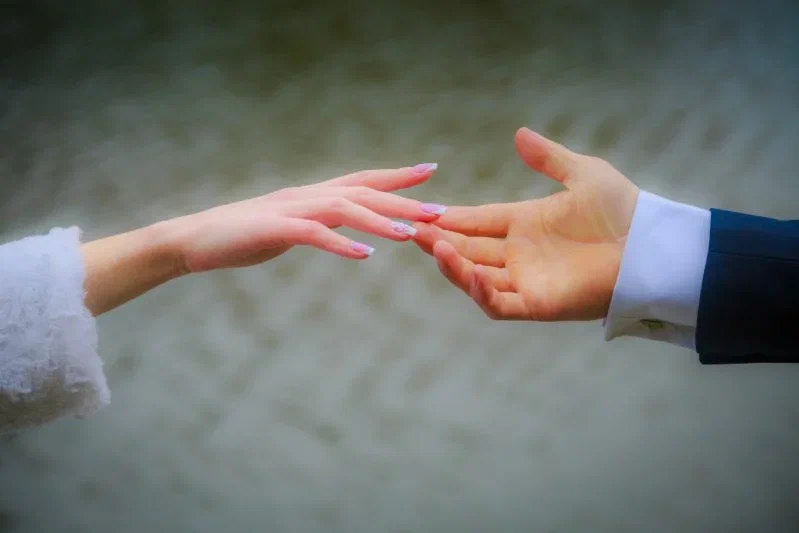 A simple trick that strengthens relationships in couples has been named: scientifically proven Hands