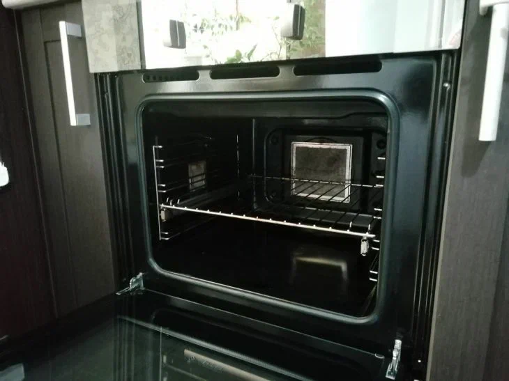 Why Sprinkle Salt and Cloves on the Bottom of the Oven: Double Benefit Oven