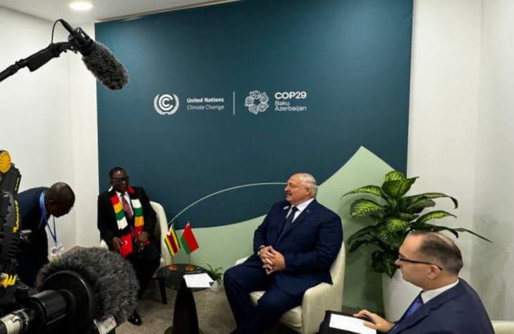 El presidente de Zimbabue, en una reunión con Lukashenko, dijo que su colega parece un hombre joven. Lukashenko