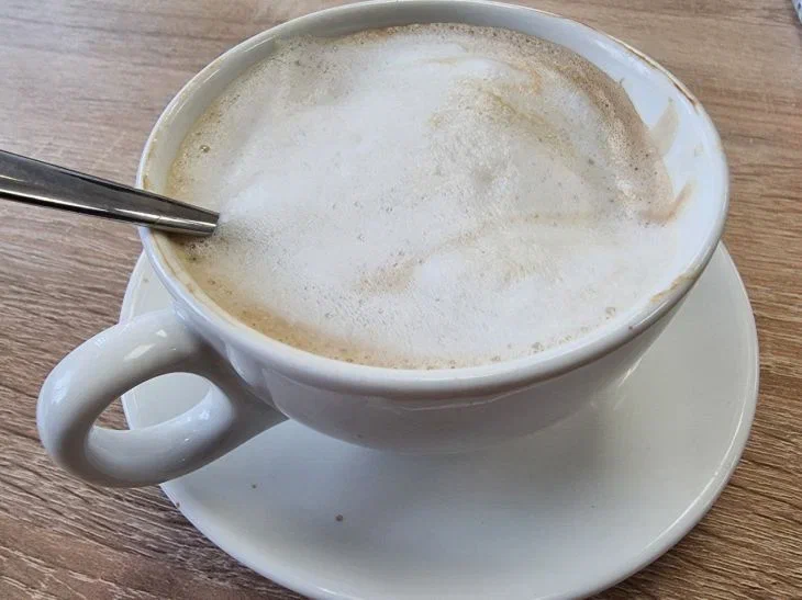 Can elderly people drink cocoa: beneficial properties of the drink Cup