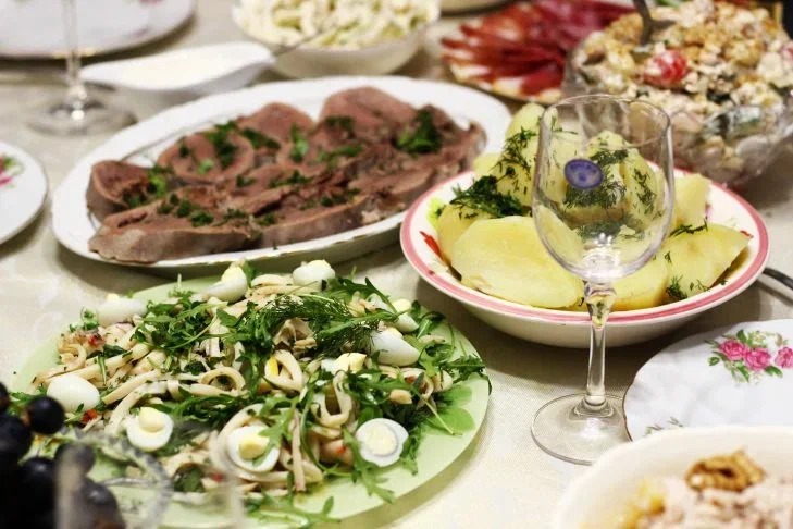 Que manger avant de s'asseoir à la table des fêtes Nourriture