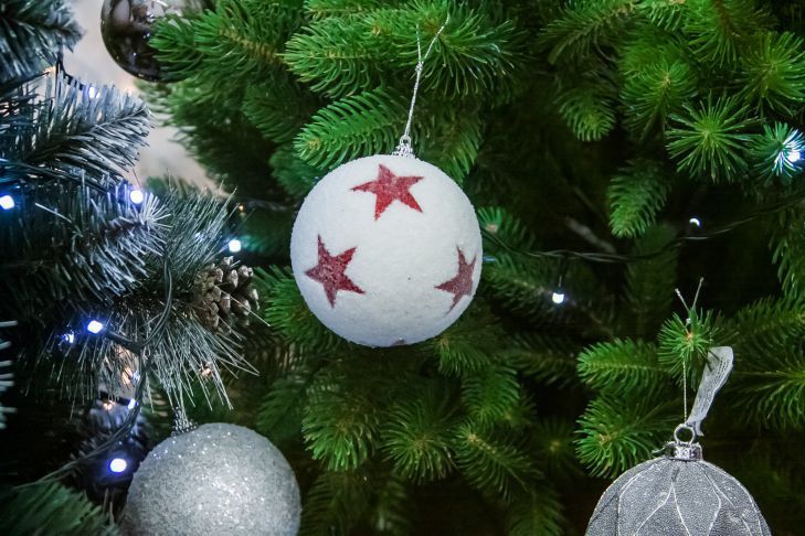 Ten mucho cuidado. Estos adornos navideños son extremadamente peligrosos árbol de Navidad