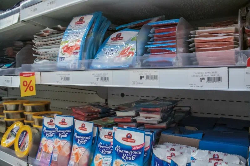 Was man mit Krabbenstäbchen kochen kann: Samtsalat, speichern Sie das Rezept Krabbenstäbchen