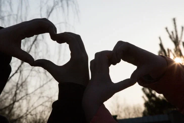 What is a functional relationship: at first glance, everything is not so bad Hands