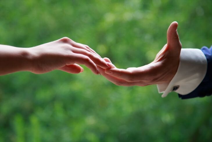 Phrases that give away a manipulator have been named: the next step is yours Hands