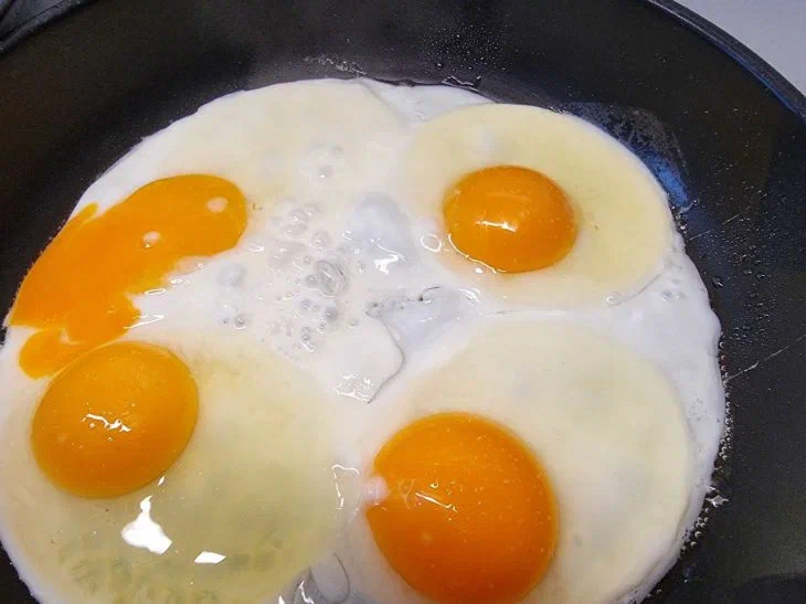 Los nutricionistas criticaron el popular menú de desayuno: un par de productos incompatibles huevos fritos