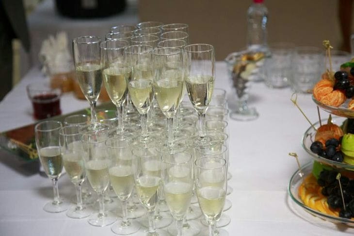 3 recetas de cócteles “anti-resaca”: útiles por la mañana después de un festín festivo Anteojos
