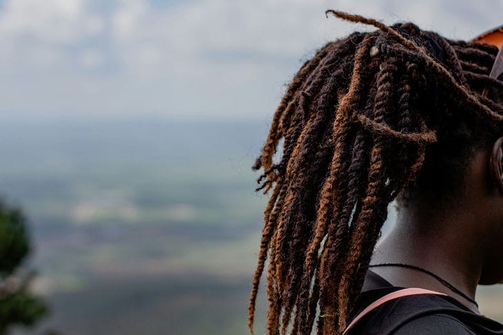 Pourquoi les médecins conseillent à une femme avec les dreadlocks les plus longues du monde de se faire couper les cheveux : la coiffure est dangereuse pour la santé Dreadlocks