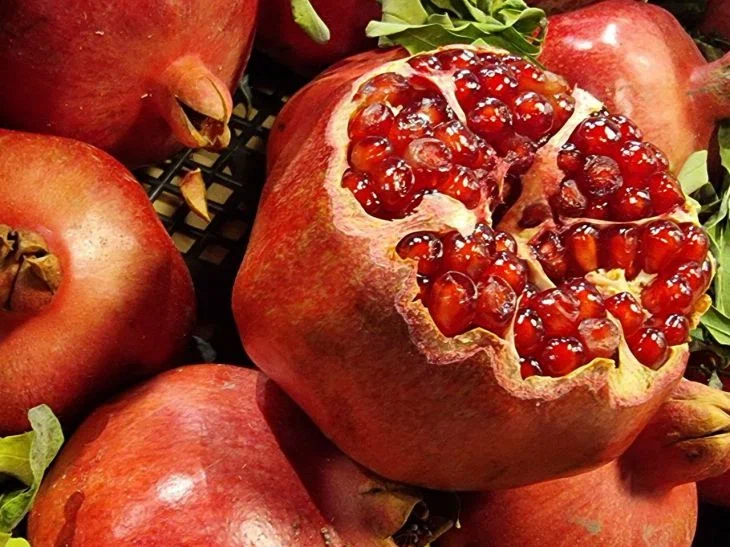 5 Foods With Anti-Inflammatory Properties: Help Yourself Pomegranate