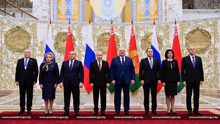 Loukachenko : la Biélorussie et la Russie ont atteint un niveau d'alliance militaire stratégique sans précédent politiciens