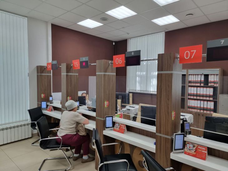 El Banco Nacional de Bielorrusia anunció los tipos de interés de los préstamos y depósitos en rublos mujer