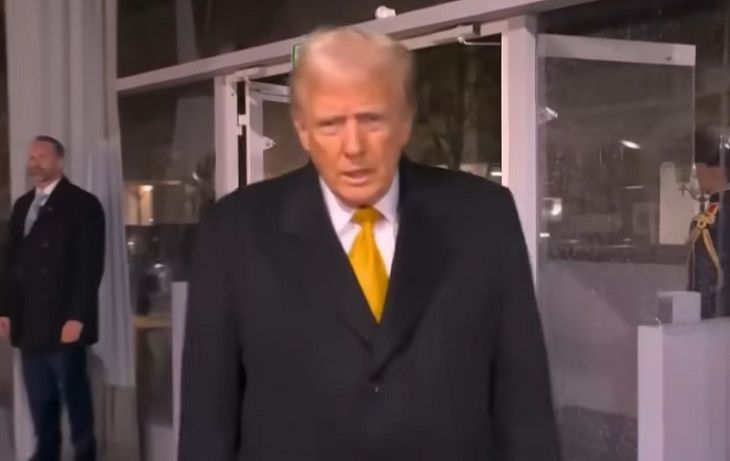 Trump a annoncé une éventuelle réduction de l'aide américaine à l'Ukraine Atout