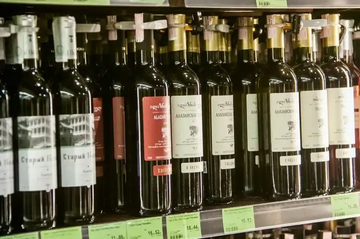 How to Open a Bottle Without a Corkscrew: Anyone Can Do It Wine