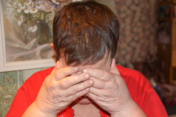 5 Phrases That Instantly Give Away A Woman's Age woman