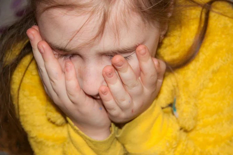 Pourquoi un enfant se ronge les ongles : les parents n'y pensent même pas Enfant