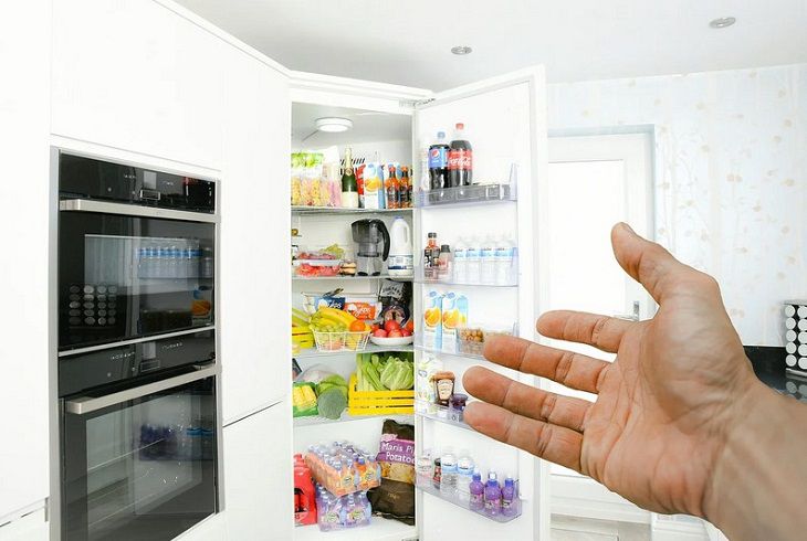 La glace dans le congélateur a disparu. Astuces simples pour rester propre réfrigérateur