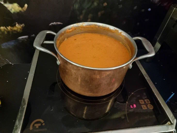 Cómo limpiar una sartén quemada: añade este producto en su interior y los depósitos de carbón se desprenderán solos Olla