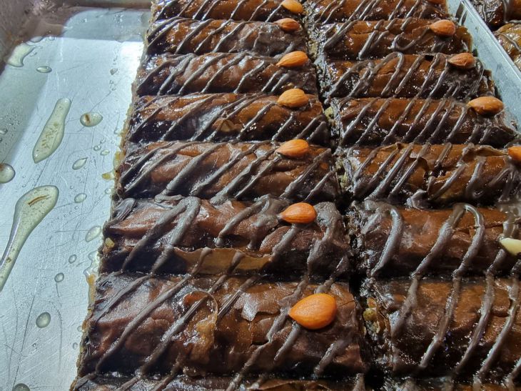 Remember This For Life: 5 Foods You Shouldn't Eat After 3:00 PM cakes