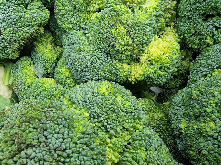 Nutritionist lists foods that are impossible to gain weight from broccoli